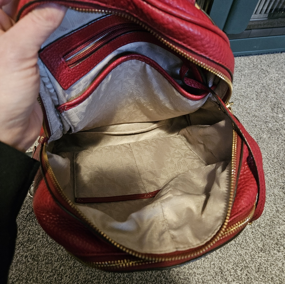 Back pack - Picture 3 of 4